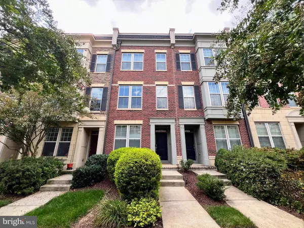 860 Regents Sq #339, OXON HILL, MD 20745