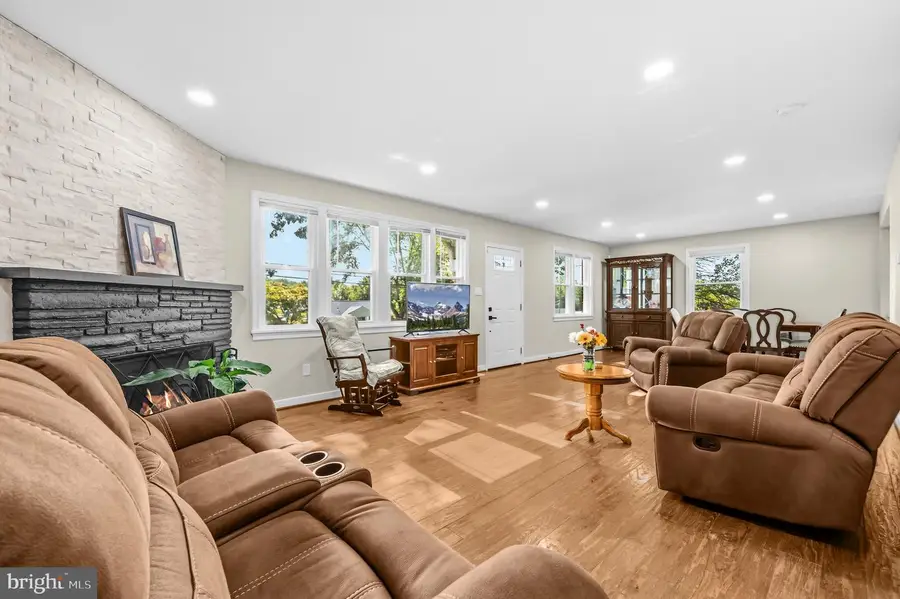 4804 Henderson Rd, Temple Hills, MD 20748 - #2