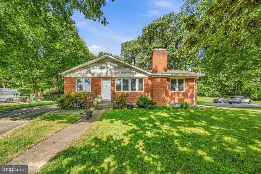 4804 Henderson Rd, Temple Hills, MD 20748 - #3