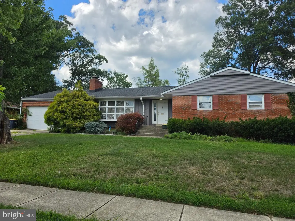 9618 Wellington St, Lanham, MD 20706 - #1