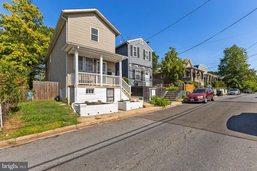 5904 Crown St, Capitol Heights, MD 20743 - #2