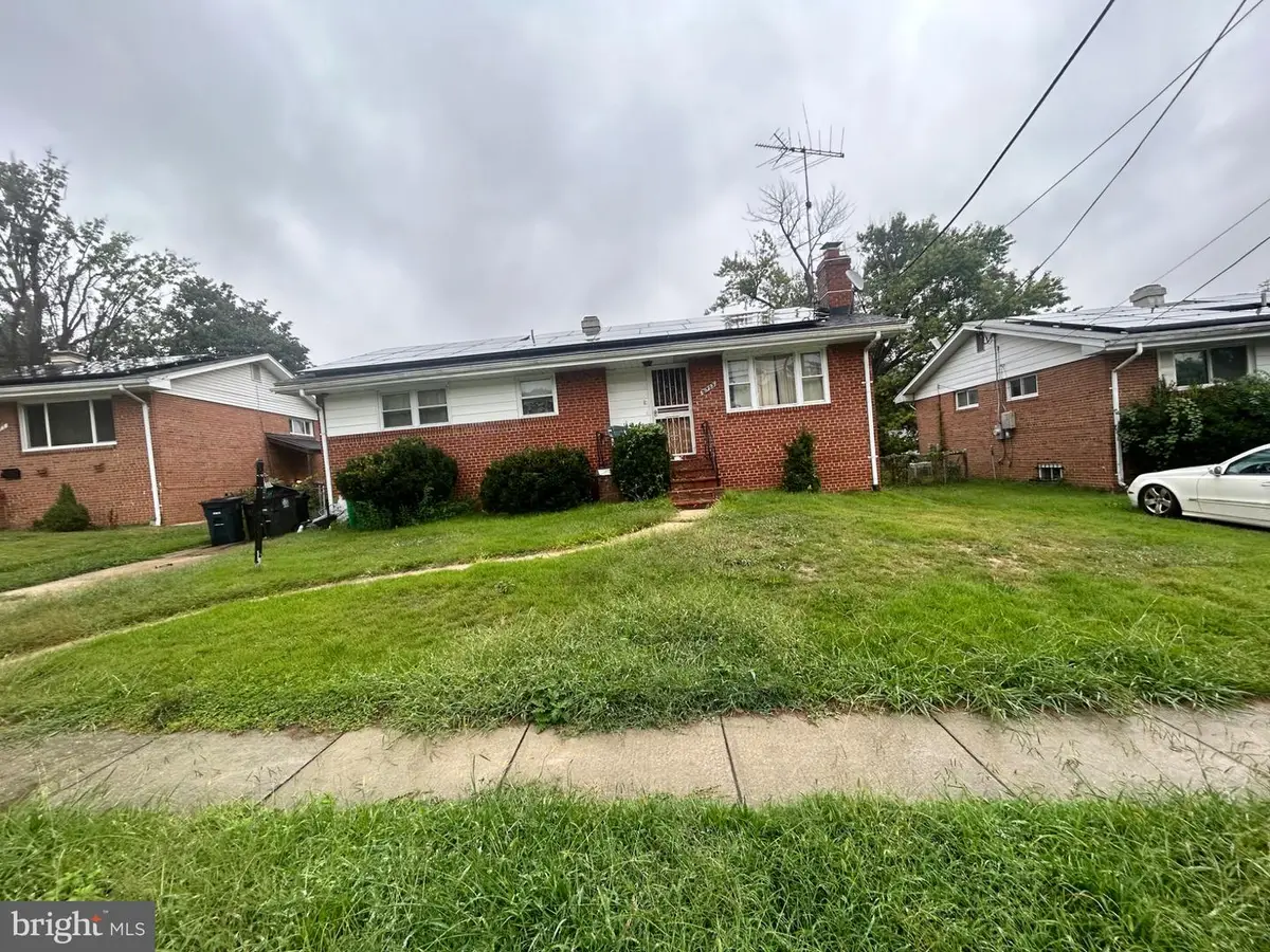 2533 Fairhill Dr, Suitland, MD 20746 - #1
