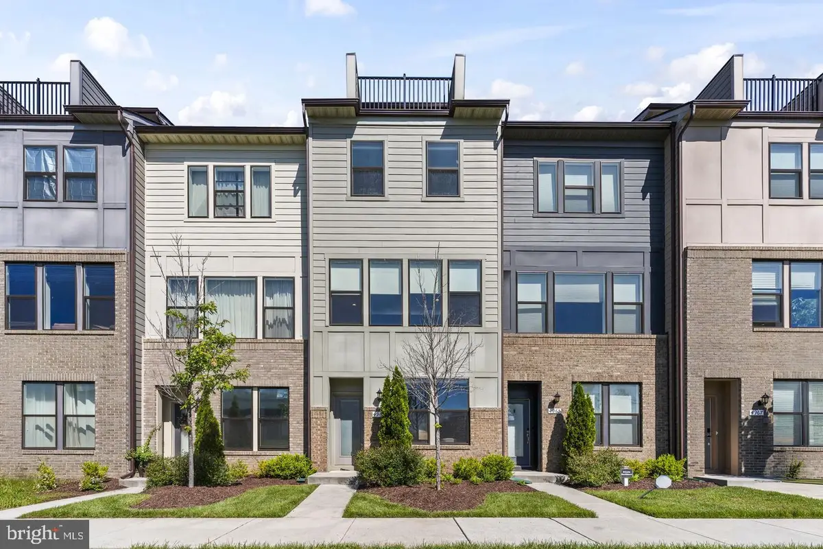 4963 Vista Green Ln, Lanham, MD 20706 - #1