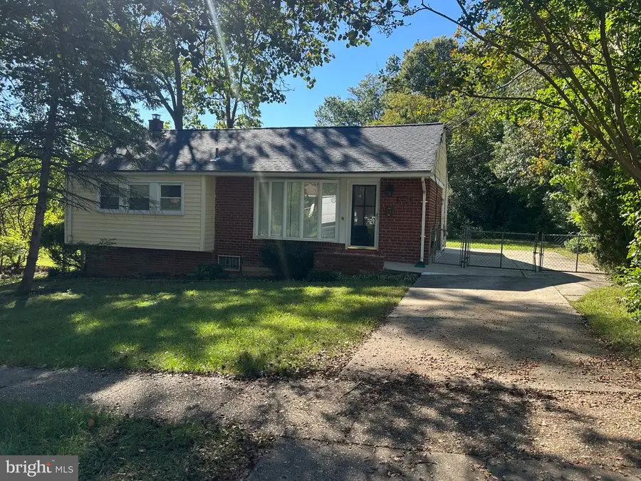 6402 Lamont Dr, Hyattsville, MD 20784 - #2