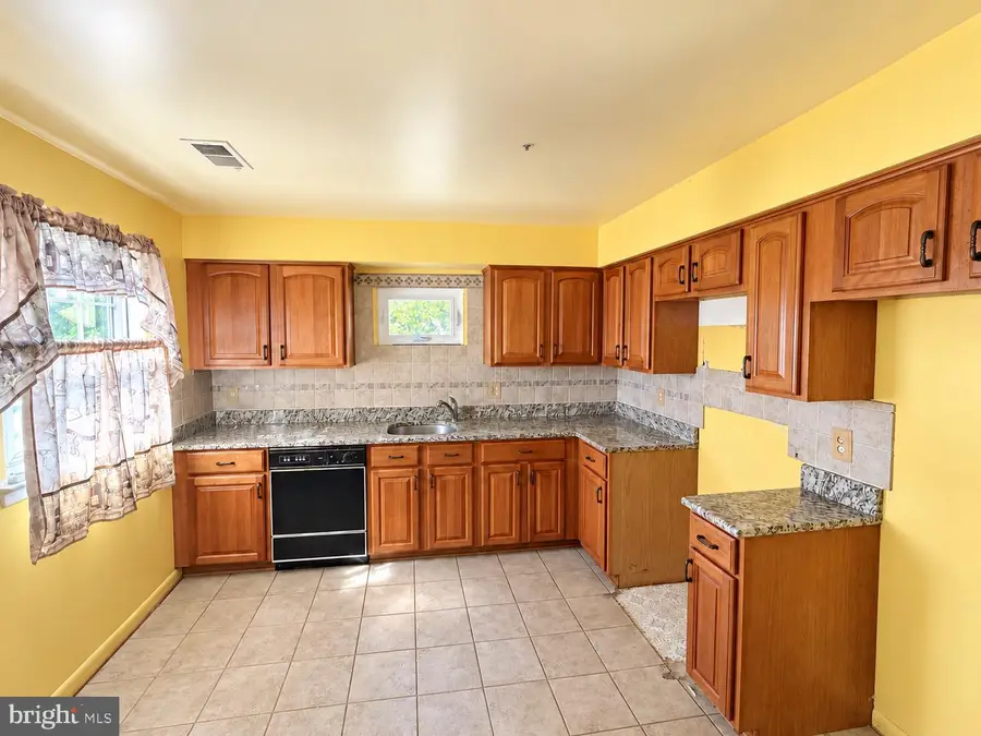 8725 Grasmere Ct, Fort Washington, MD 20744 - #3