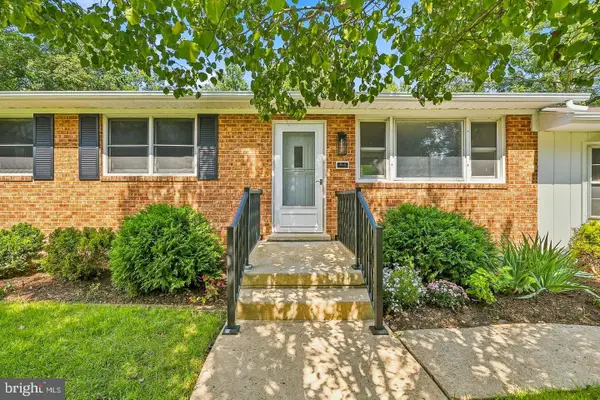 8618 Lantern Ln, CLINTON, MD 20735
