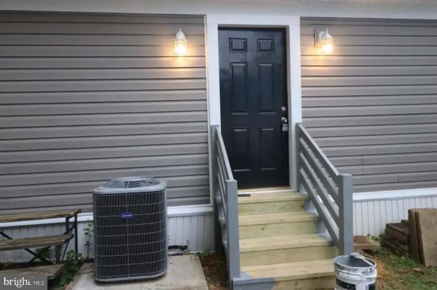 9520 Dogwood Park St, Capitol Heights, MD 20743 - #3