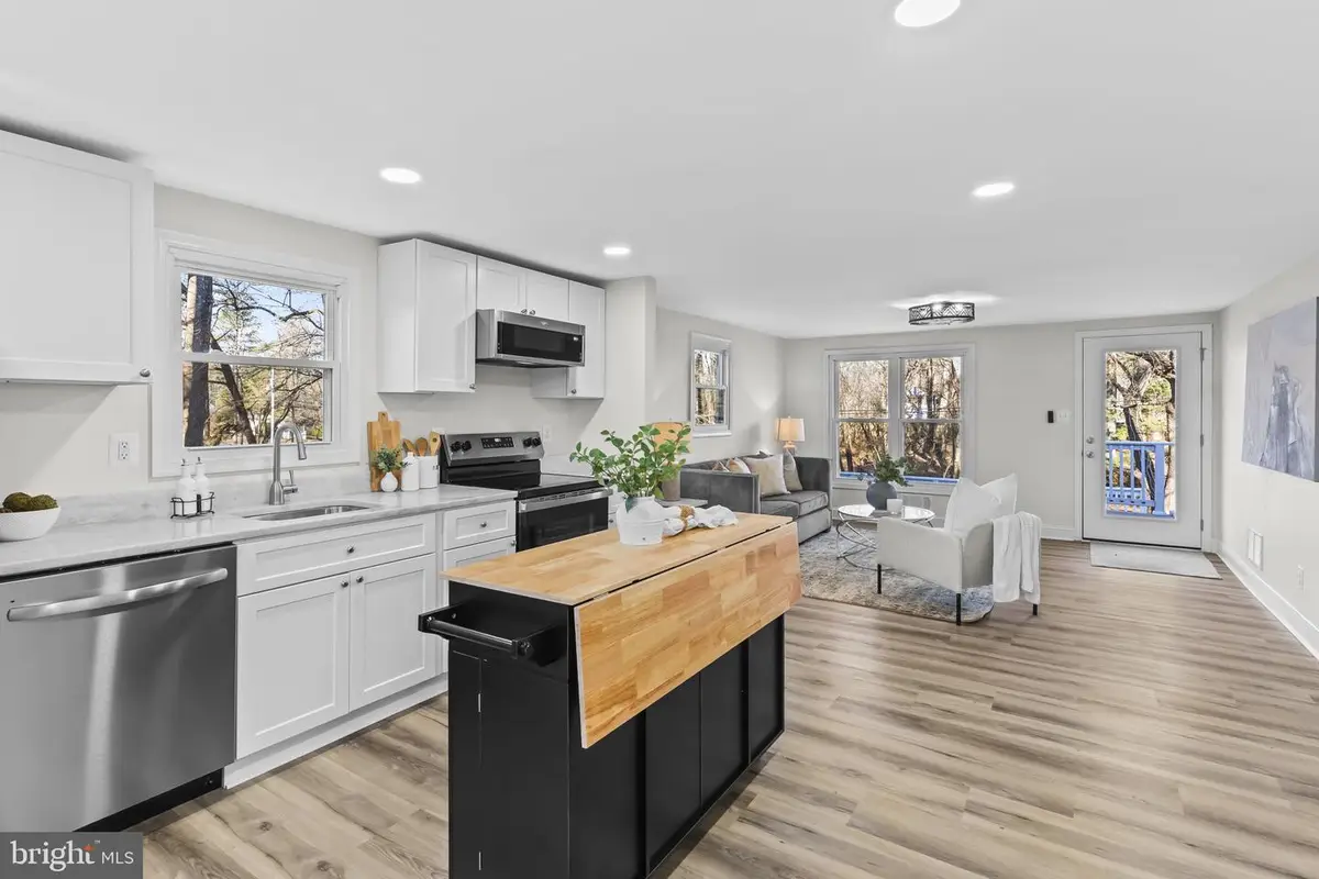 42101 Valley Dr, Mechanicsville, MD 20659 - Image #1