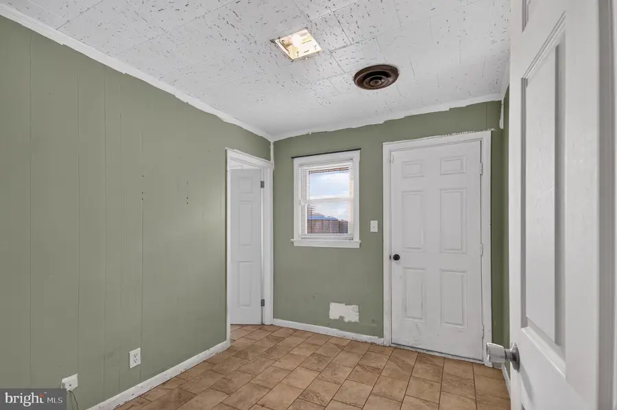 26380 Asbury Ave, Crisfield, MD 21817 - #2