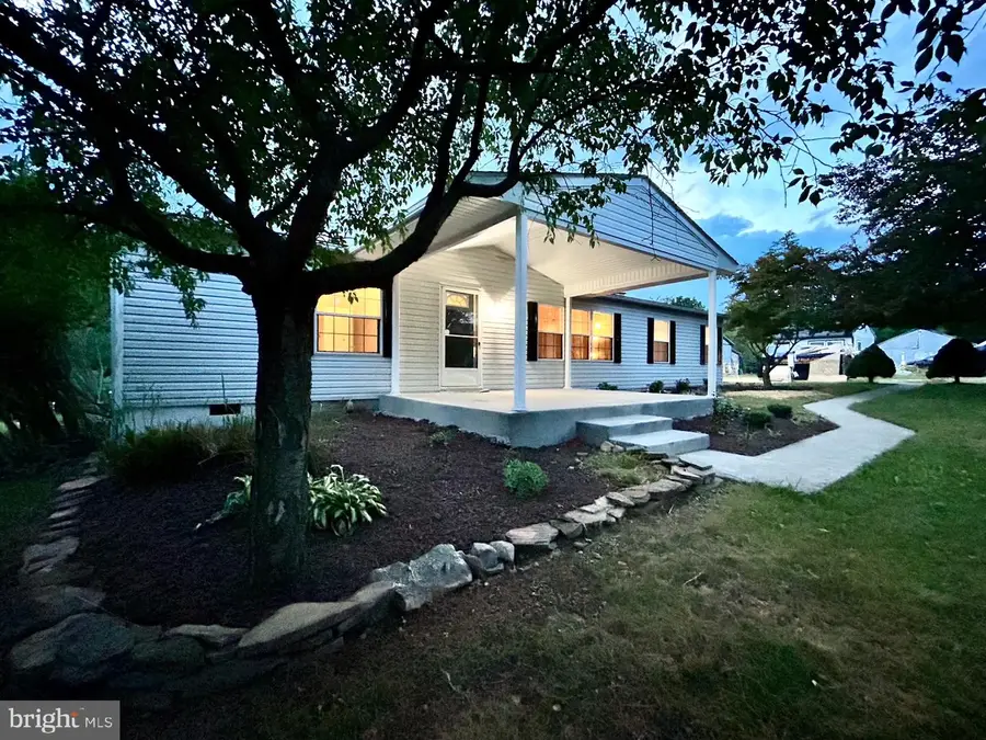 9706 Crabapple Ln, Hagerstown, MD 21740 - Image #2