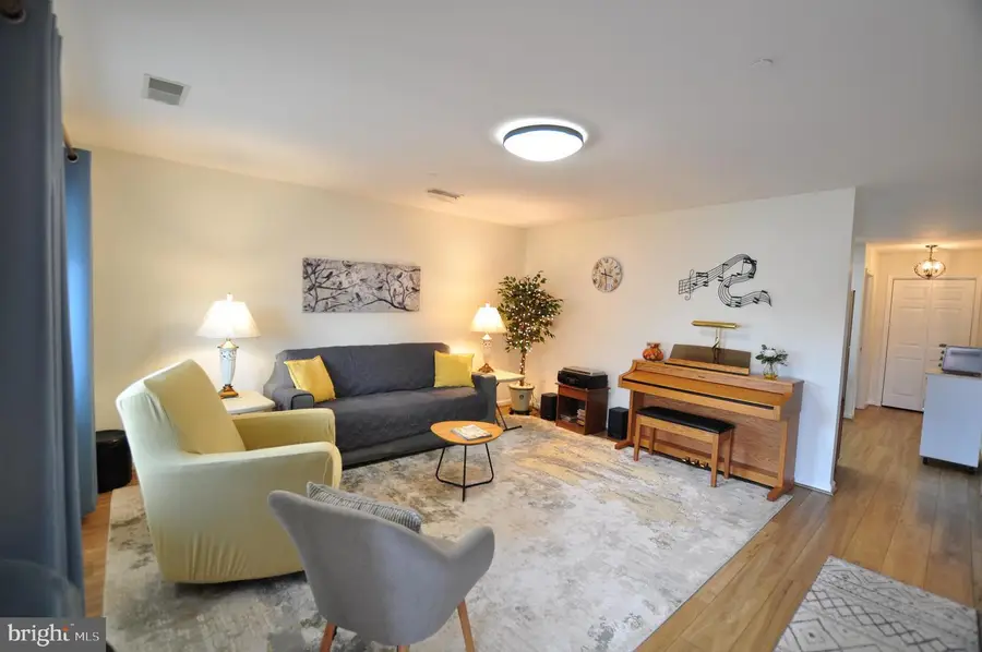 137 Sunflower Dr, Hagerstown, MD 21740 - Image #2