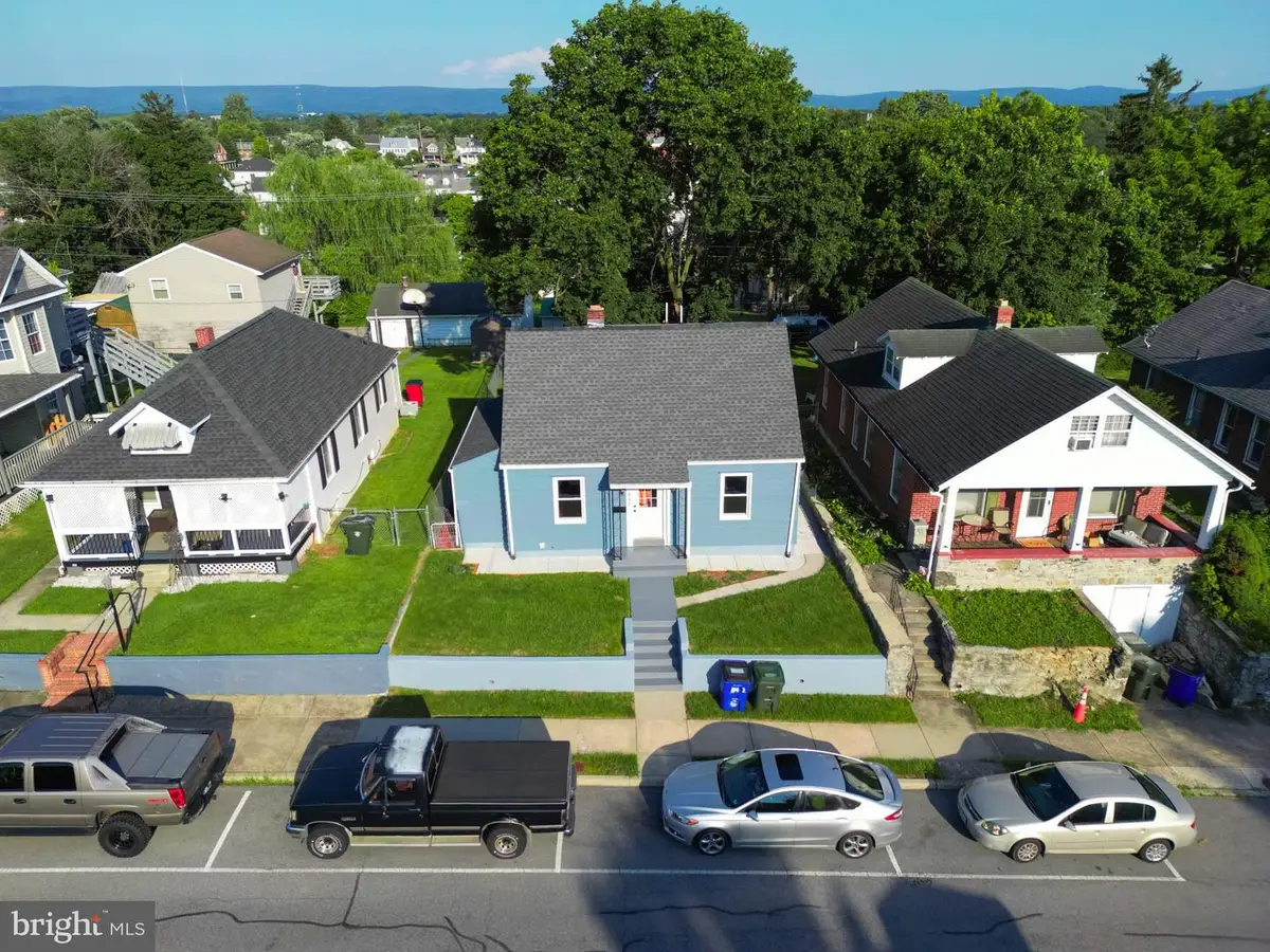 842 Guilford Ave, Hagerstown, MD 21740 - Image #1