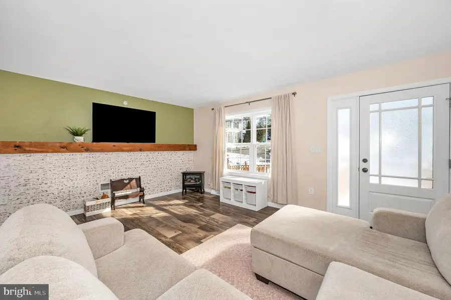 18 Mount Vernon Dr, Keedysville, MD 21756 - #3