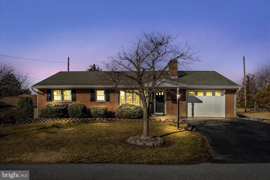 17208 Amber Dr, Hagerstown, MD 21740 - Image #2