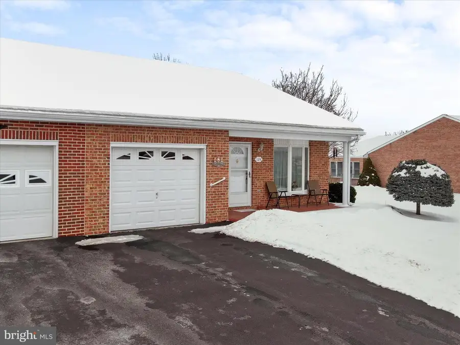 124 Buttercup Dr, Hagerstown, MD 21740 - Image #2