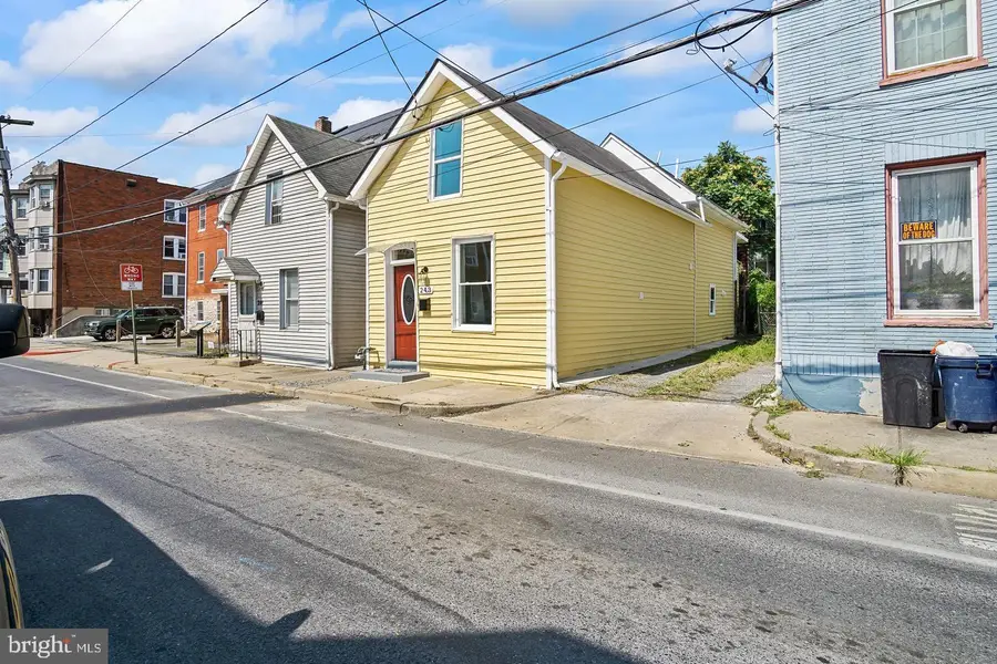 243 N Locust St, Hagerstown, MD 21740 - Image #2