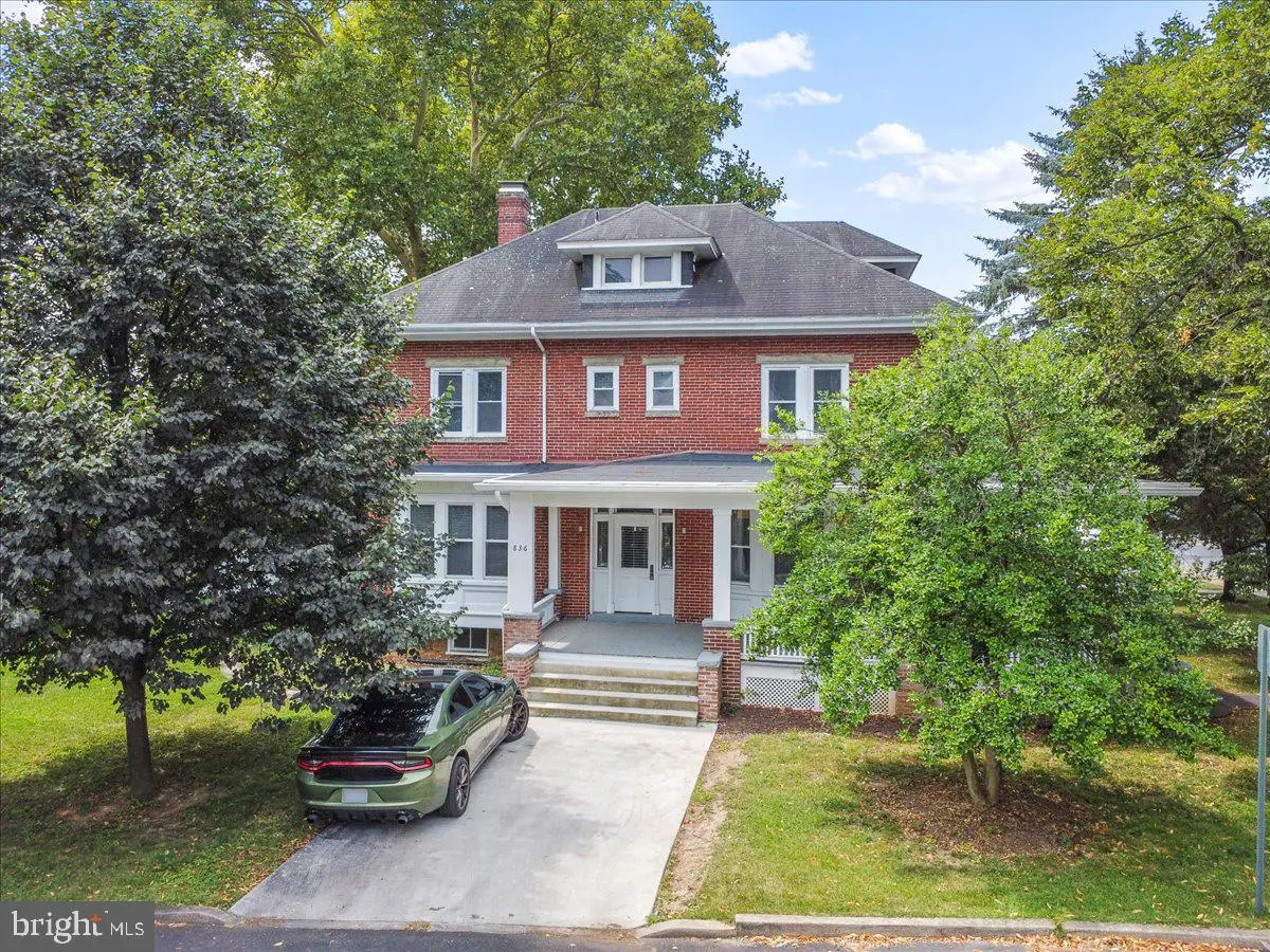 836 Oak Hill Ave, Hagerstown, MD 21742 - #1