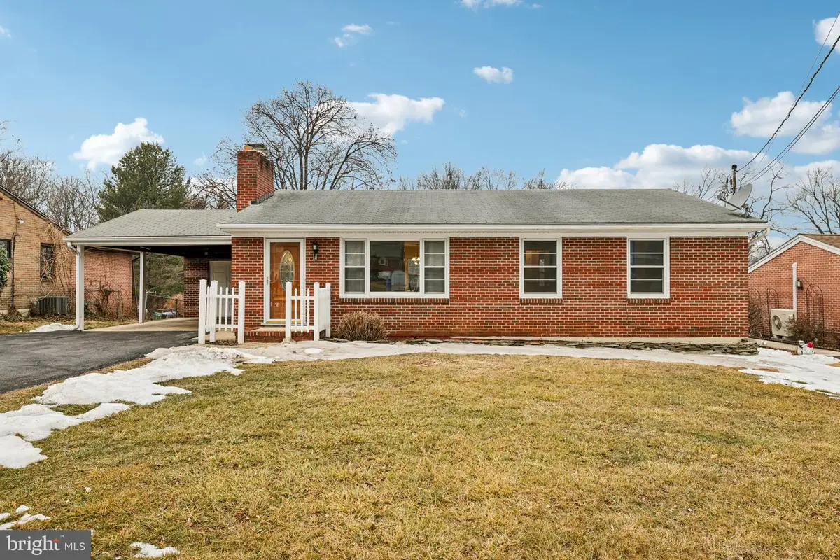 217 Woodpoint Ave, Hagerstown, MD 21740 - #1