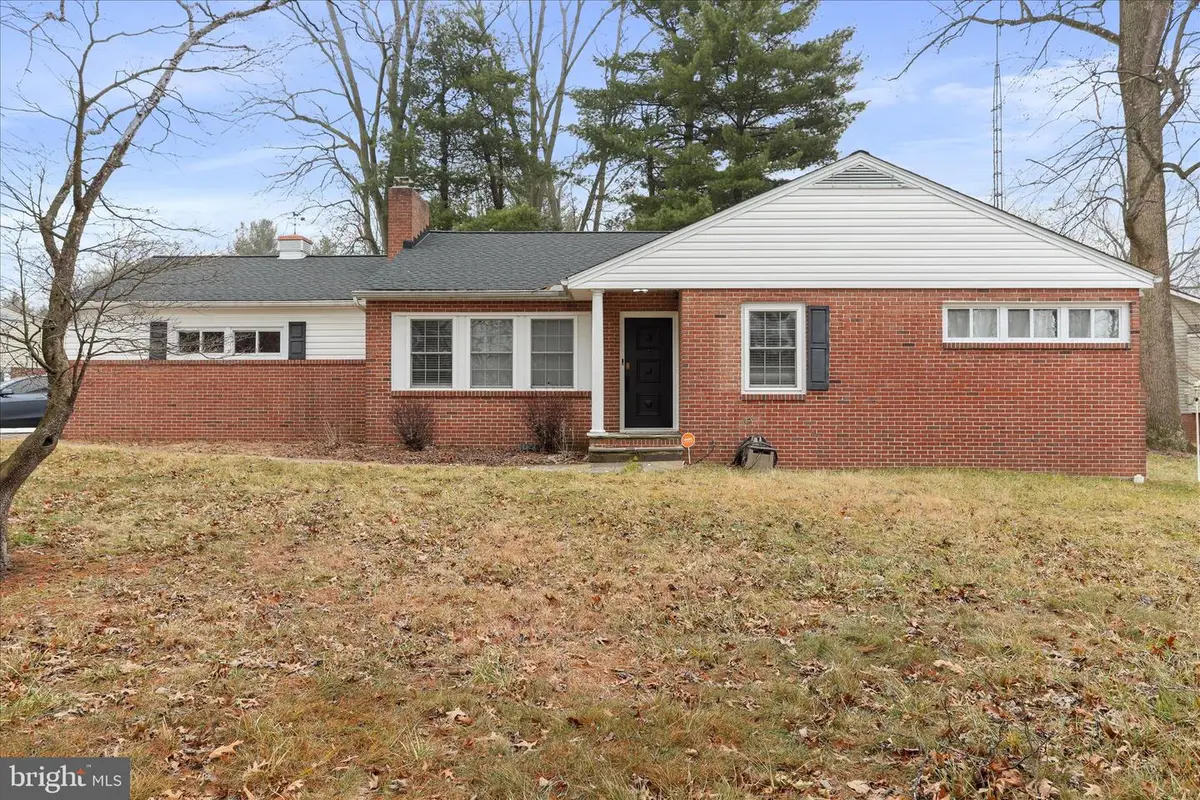 17901 Pin Oak Rd, Hagerstown, MD 21740 - #1