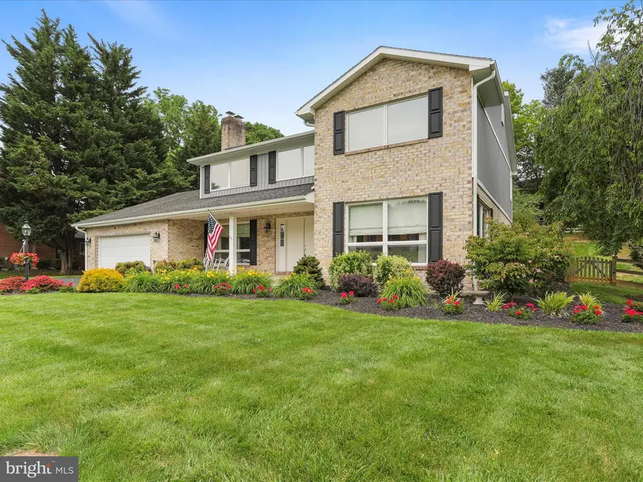 11025 Eastwood Dr, Hagerstown, MD 21742 - #3