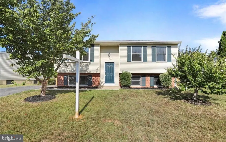 1337 Cedarwood Dr, Hagerstown, MD 21742 - #2