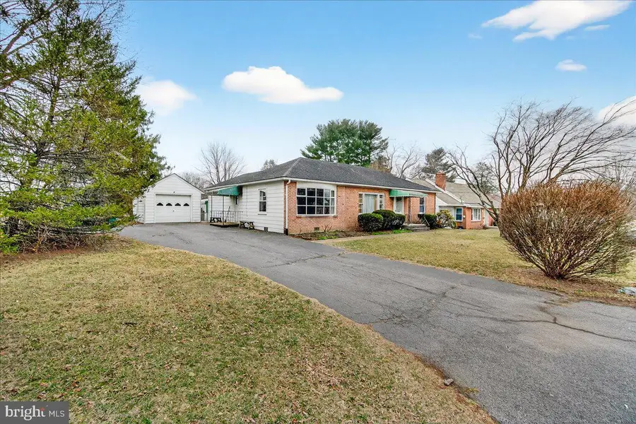 18441 Woodside Dr, Hagerstown, MD 21740 - #3