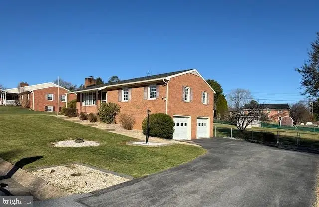 18360 Woodside Dr, Hagerstown, MD 21740 - #2