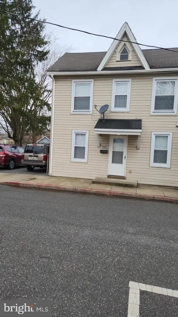 225 Alexander St, Hagerstown, MD 21740 - #1