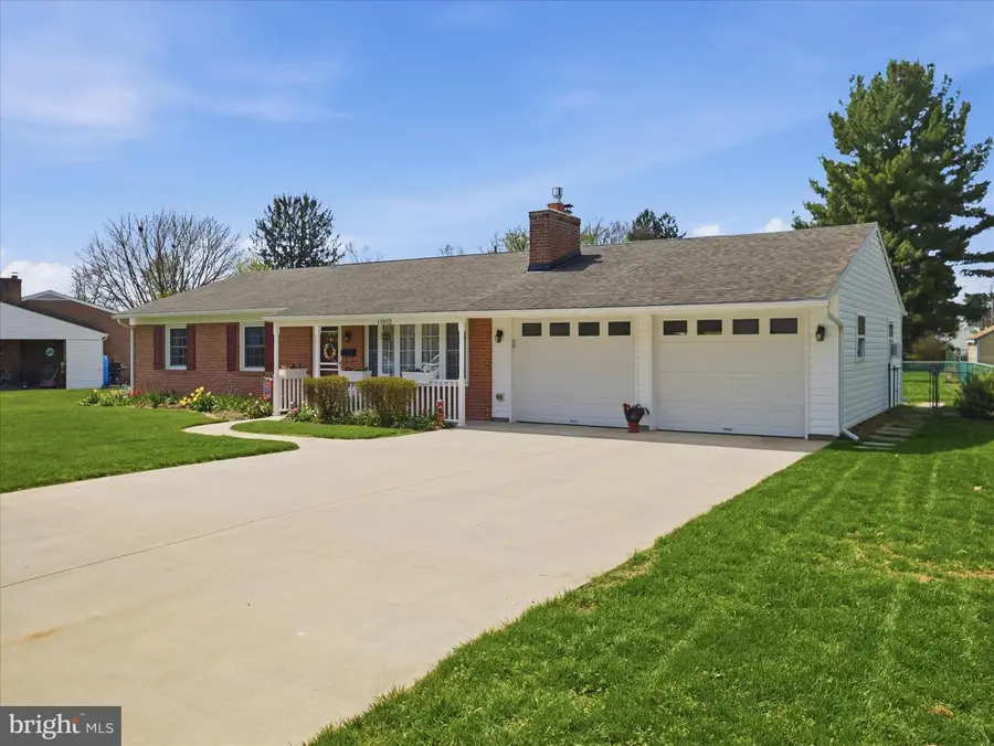 11012 Coventry Ln, Hagerstown, MD 21740 - #2