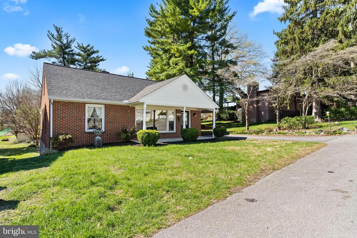 17521 Gay St, Hagerstown, MD 21740 - #1