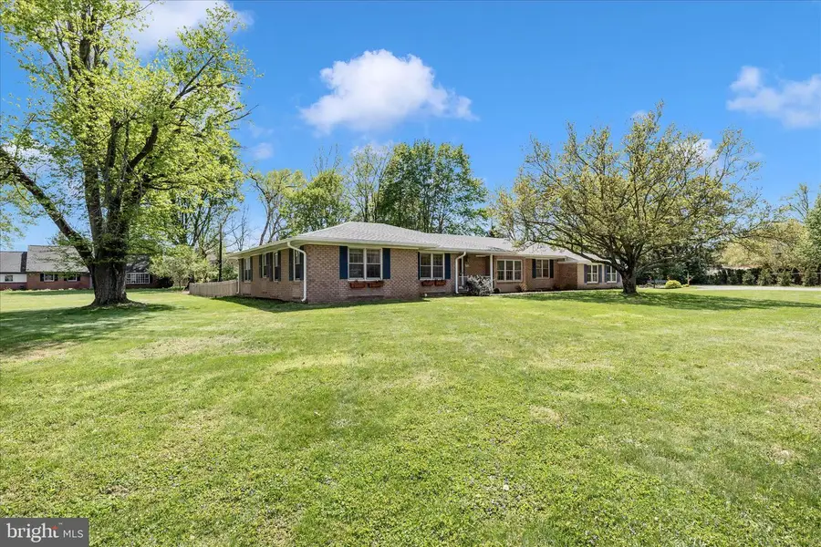 19103 Woodhill Dr, Hagerstown, MD 21742 - #2