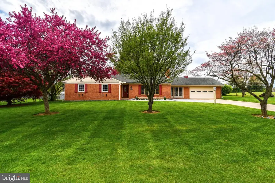 17527 Woodlawn Dr, Hagerstown, MD 21740 - #2