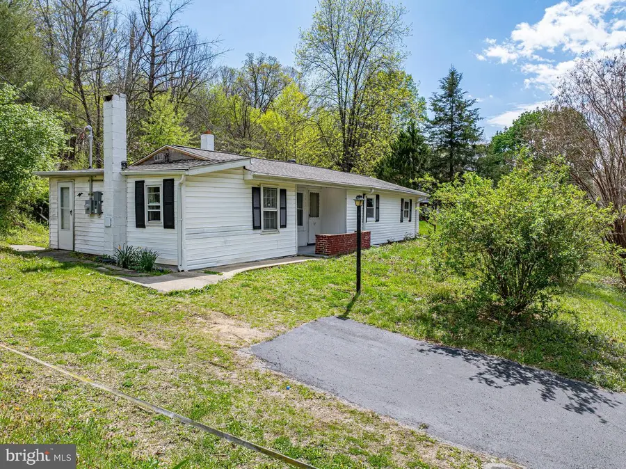 10635 Crystal Falls Dr, Hagerstown, MD 21742 - #2