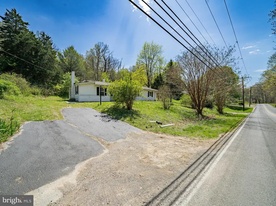 10635 Crystal Falls Dr, Hagerstown, MD 21742 - #3