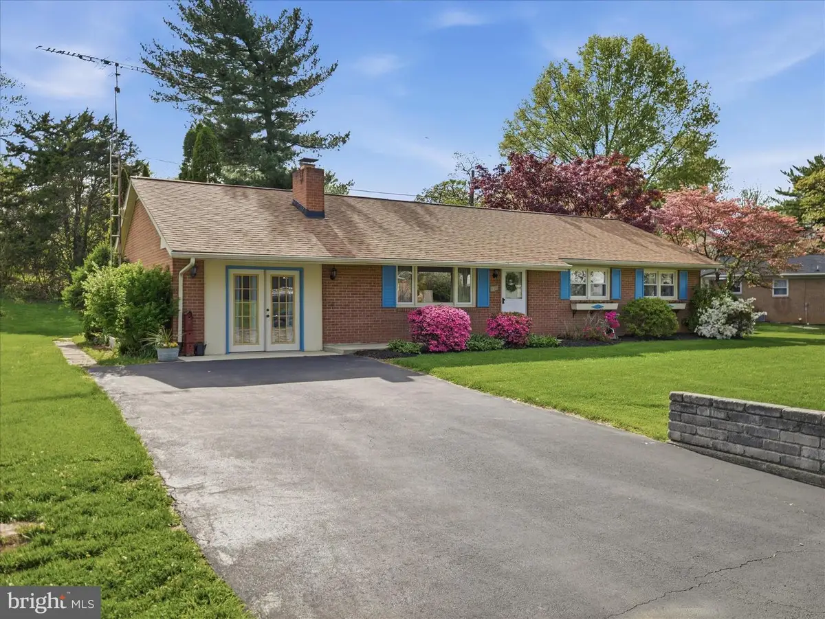 9720 Fernwood Ln, Hagerstown, MD 21740 - #1