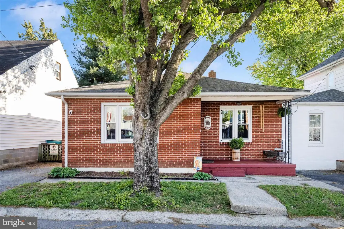 3 E Chestnut St, Funkstown, MD 21734 - #1
