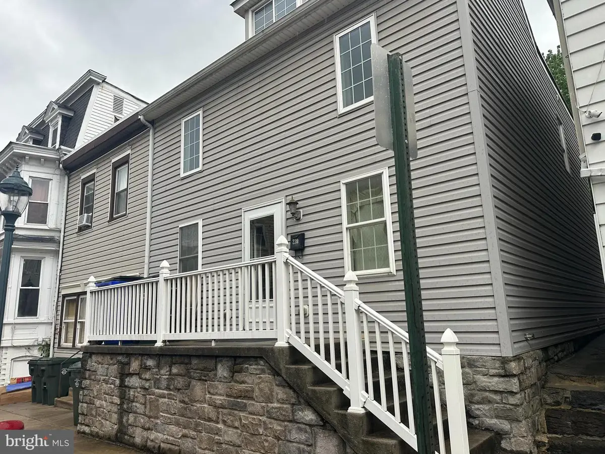 231 Summit Ave, Hagerstown, MD 21740 - #1