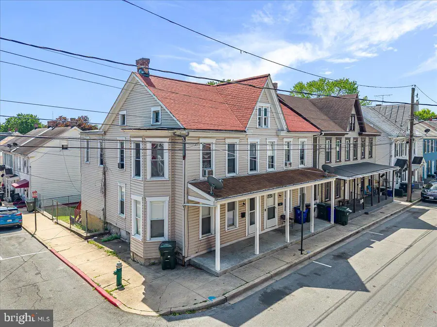 328 Locust St, Hagerstown, MD 21740 - #2