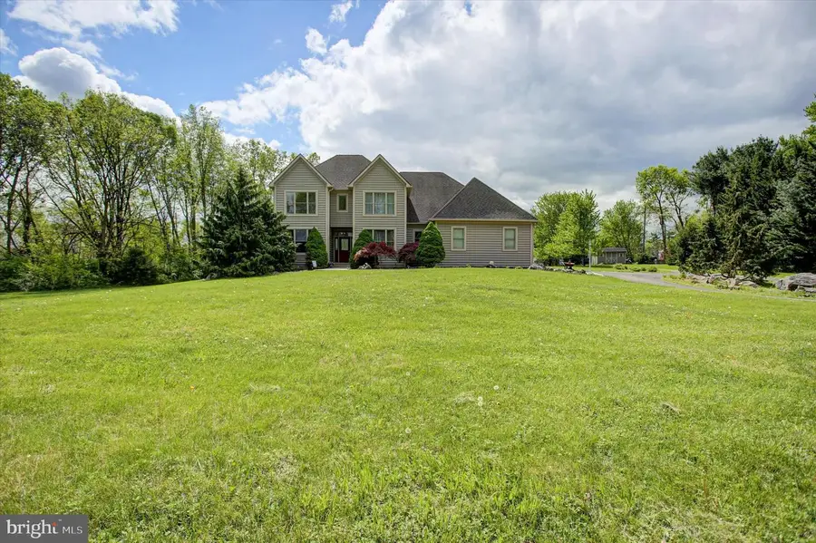 19110 Woodhill Dr, Hagerstown, MD 21742 - #2