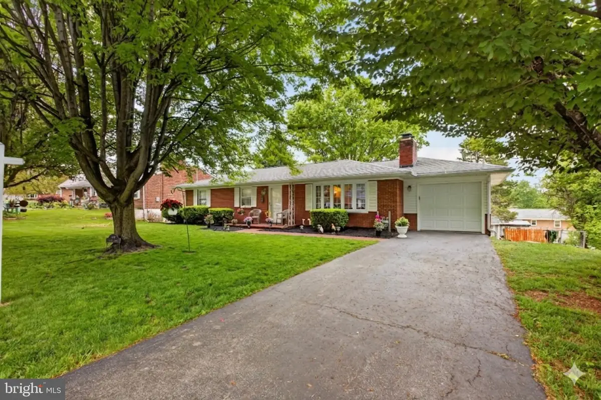 227 Daycotah Ave, Hagerstown, MD 21740 - #1