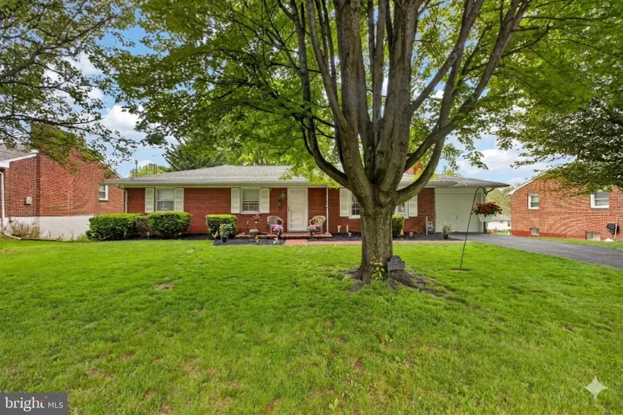 227 Daycotah Ave, Hagerstown, MD 21740 - #2