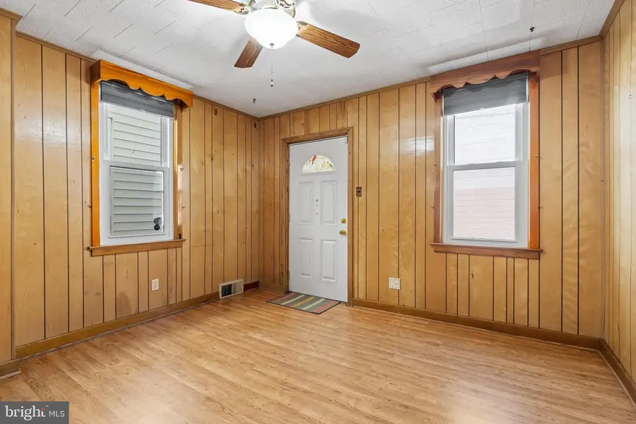 129 Mccomas St, Hagerstown, MD 21740 - #3