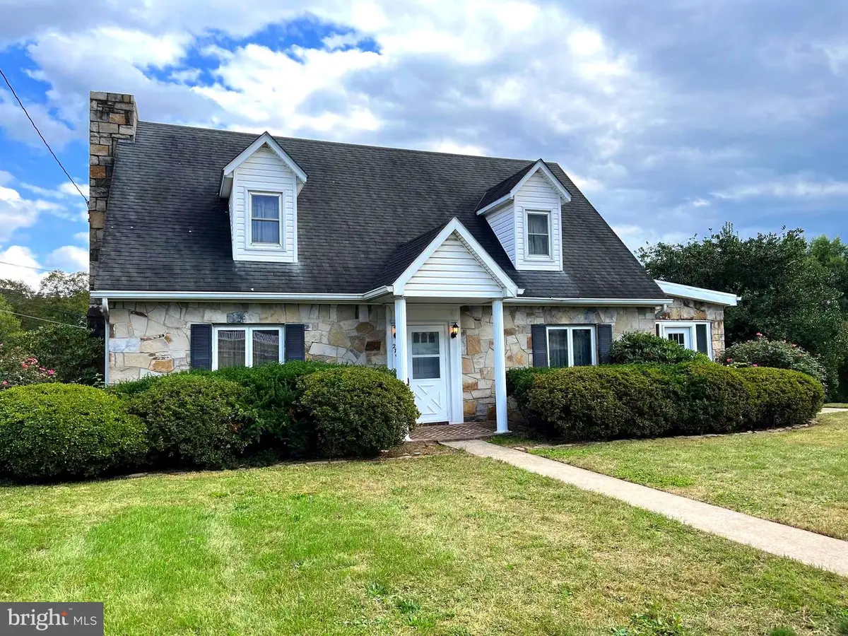 216 Maryland Ave, Hancock, MD 21750 - #1