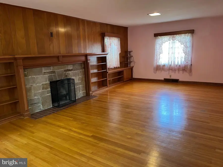 216 Maryland Ave, Hancock, MD 21750 - #3