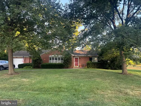 13028 Woodburn Dr, HAGERSTOWN, MD 21742