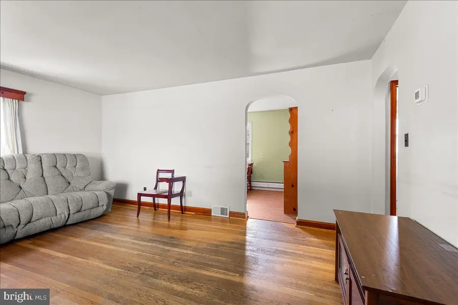 246 Maryland Ave, Hancock, MD 21750 - #3