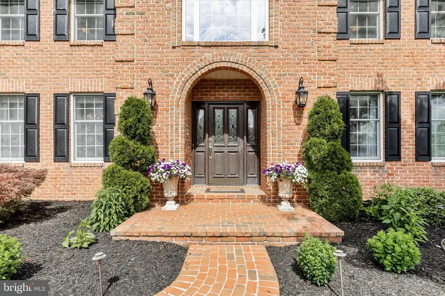 11203 Parkwood Dr, Hagerstown, MD 21742 - #2