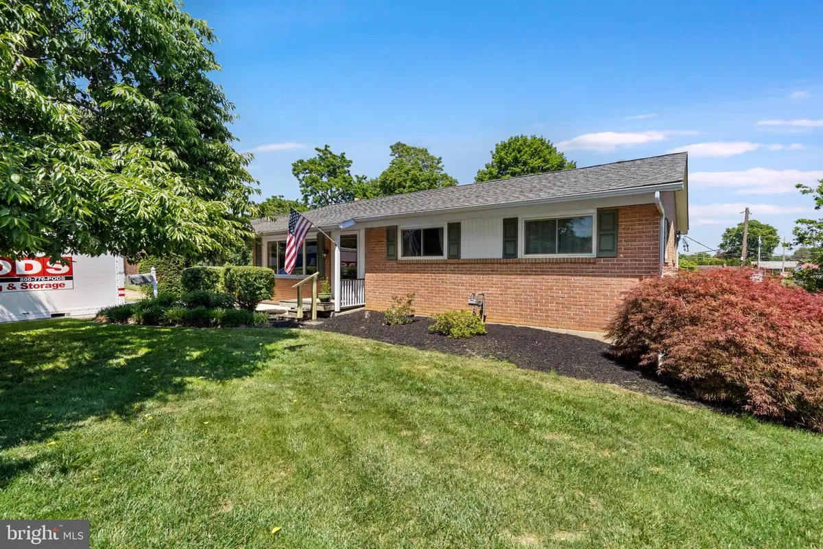 17707 Woodcrest Rd, Hagerstown, MD 21740 - #1