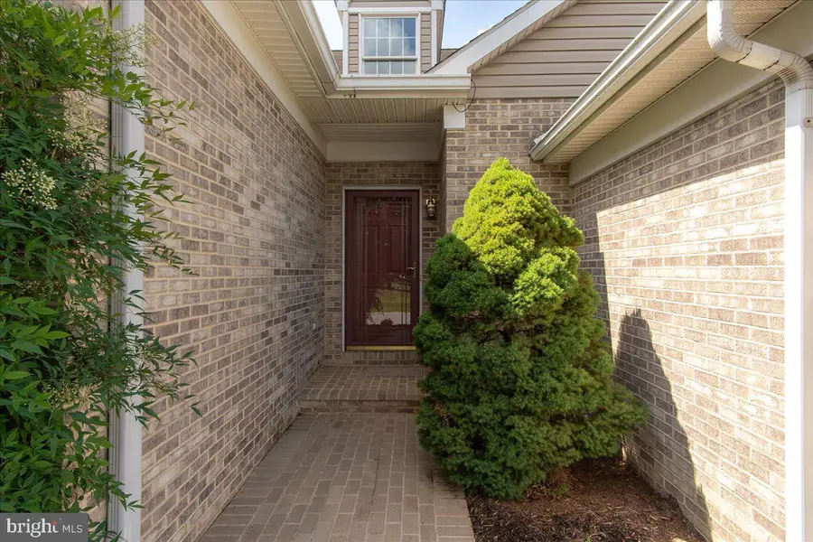 18727 Dover Dr, Hagerstown, MD 21742 - #2