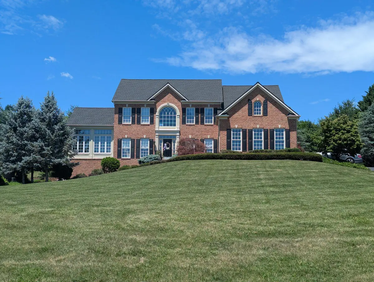 9808 Pembroke Dr, Hagerstown, MD 21740 - #1